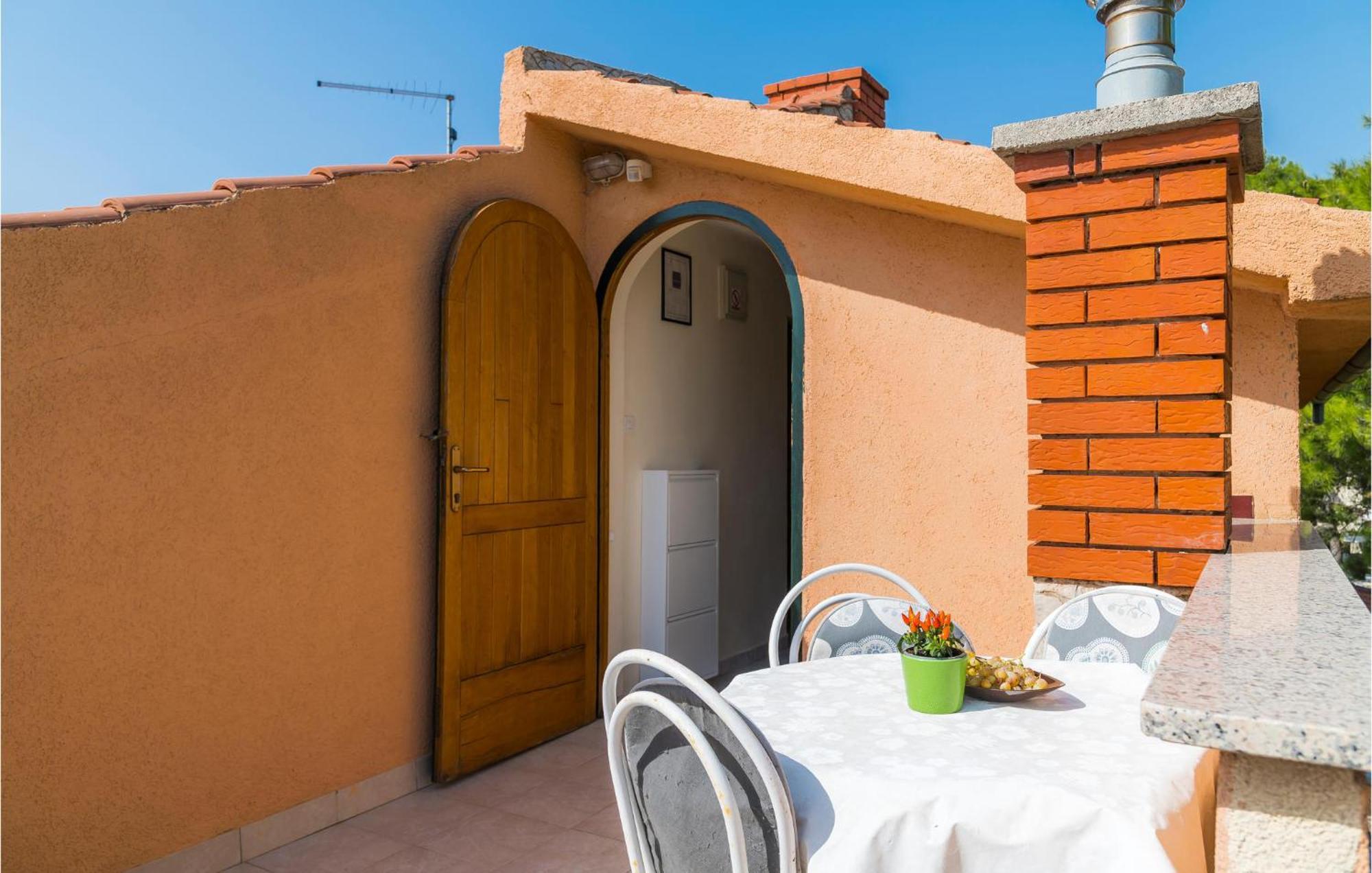 Awesome Apartment In Jadrija With Wifi Exteriör bild