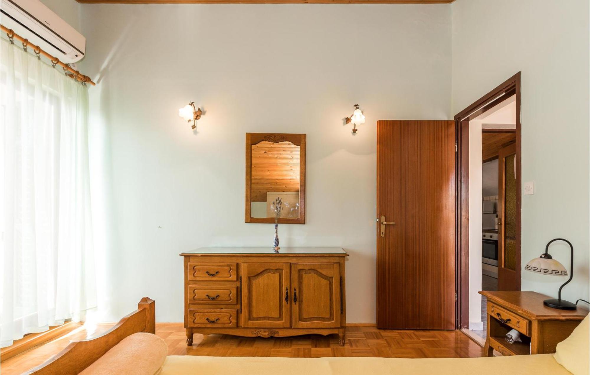 Awesome Apartment In Jadrija With Wifi Exteriör bild